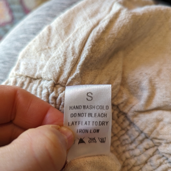 NWOT la miel Ruffle Bottom Shorts in Oatmeal, Size Small - Picture 8 of 8